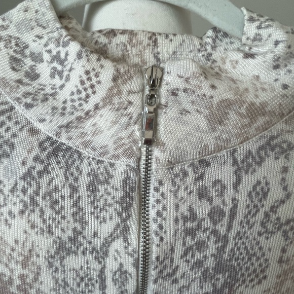 Chicos python print zippered back mock neck NWOT size Chicos 2 or US large - Picture 8 of 16